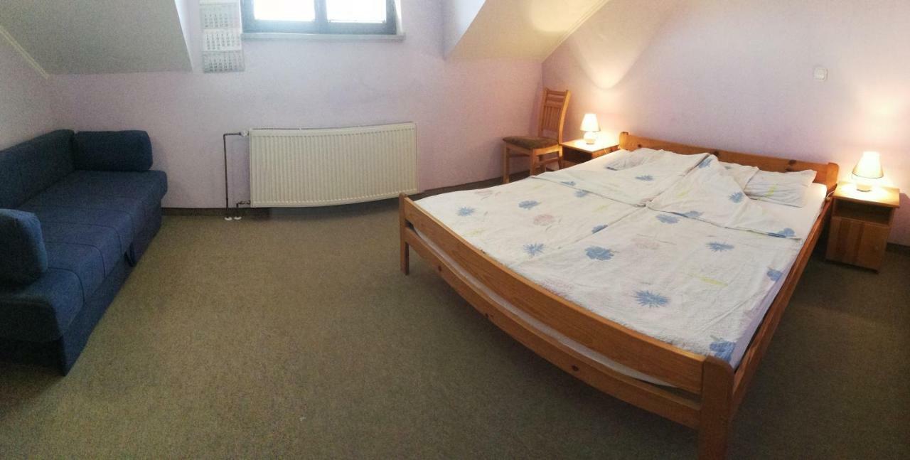 Kavana I Sobe Monika Hotell Grabrovnik Eksteriør bilde